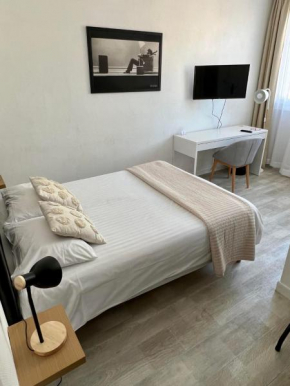 Отель Hotel Joly  Армантьер